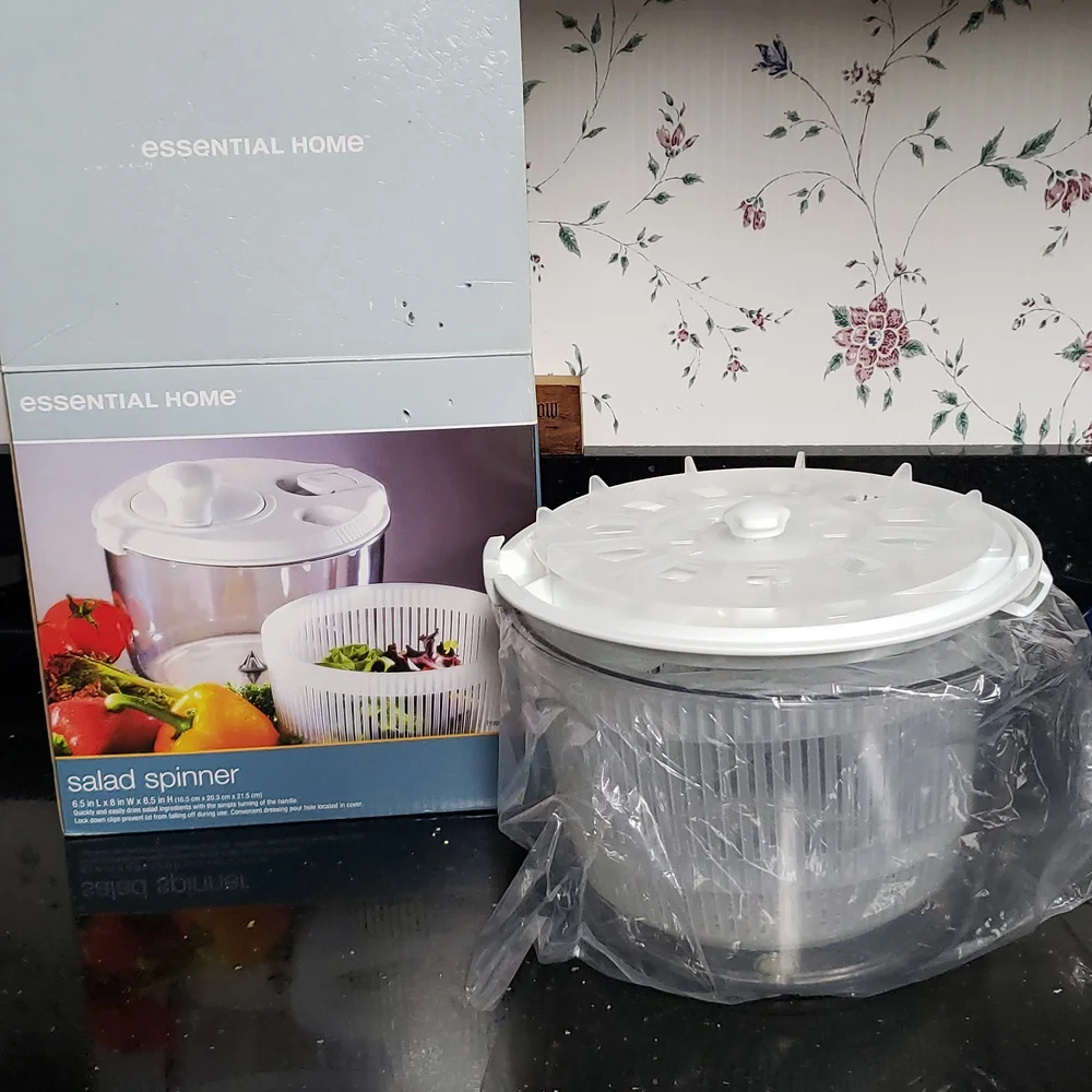 HOST PICK. NIB Essential Home Salad Soinner